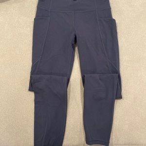 Like new! Athleta Girl leggings.